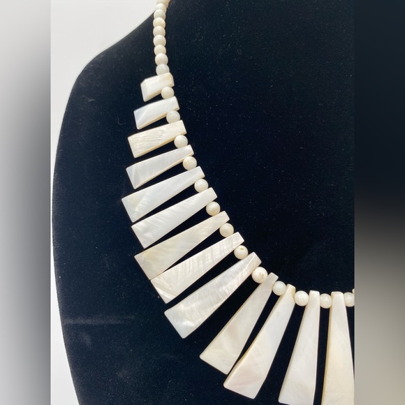 White Mother of Pearl Natural Shell Art Deco Statement Necklace - Picture 3 of 8
